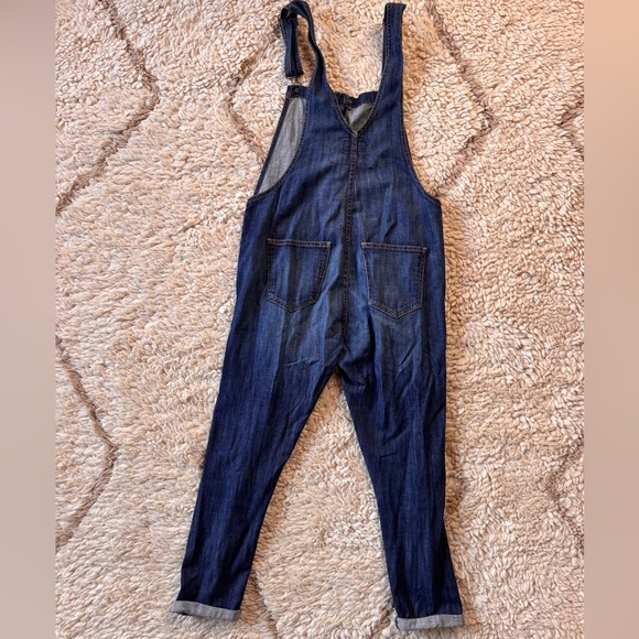 Stylish Blue Denim Overalls - Picture 2 of 3